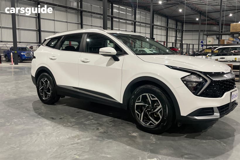 White 2024 Kia Sportage Wagon S (Awd)