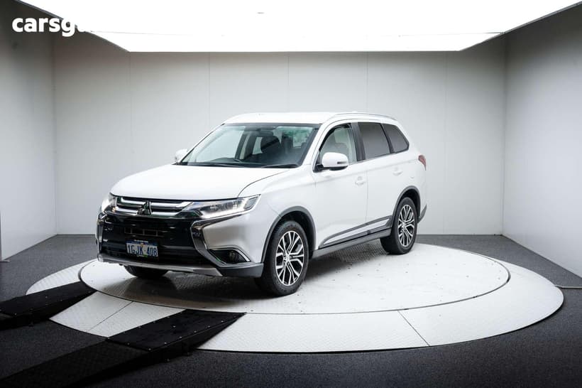 White 2017 Mitsubishi Outlander Wagon Ls Safety Pack (4X4) 5 Seats