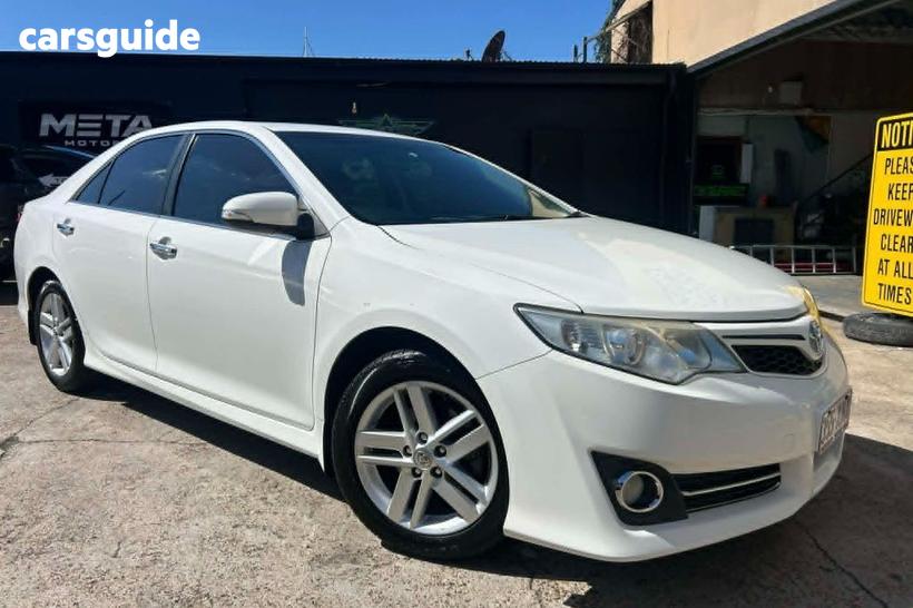 White 2013 Toyota Camry Sedan Atara R