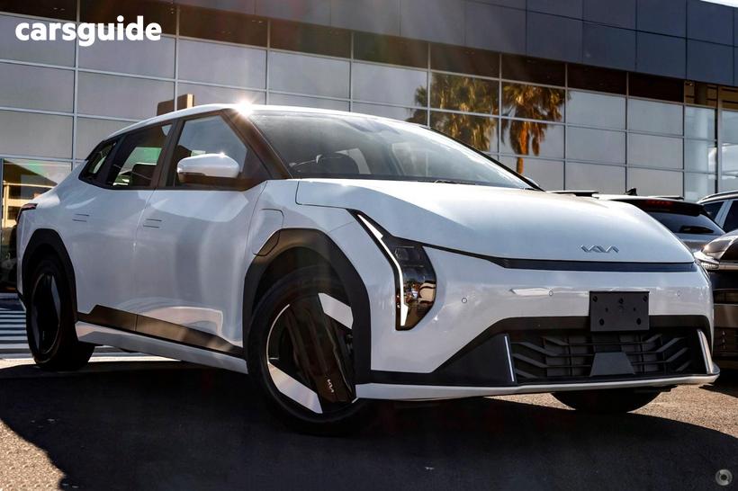 White 2026 Kia Ev4 Sedan AIR STANDARD RANGE F