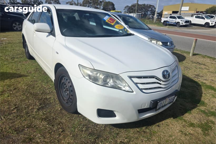 White 2010 Toyota Camry Sedan Altise