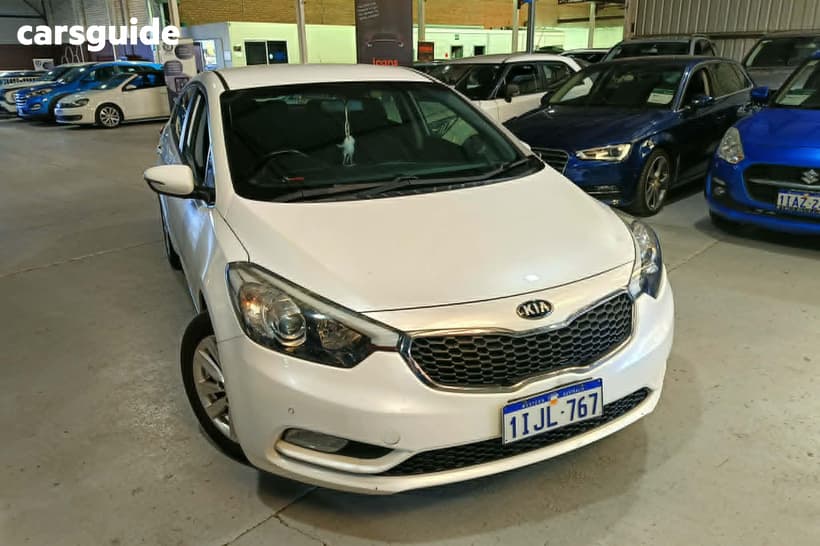 White 2014 Kia Cerato Sedan Si