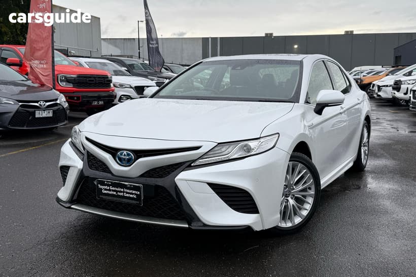 White 2020 Toyota Camry Sedan Sl
