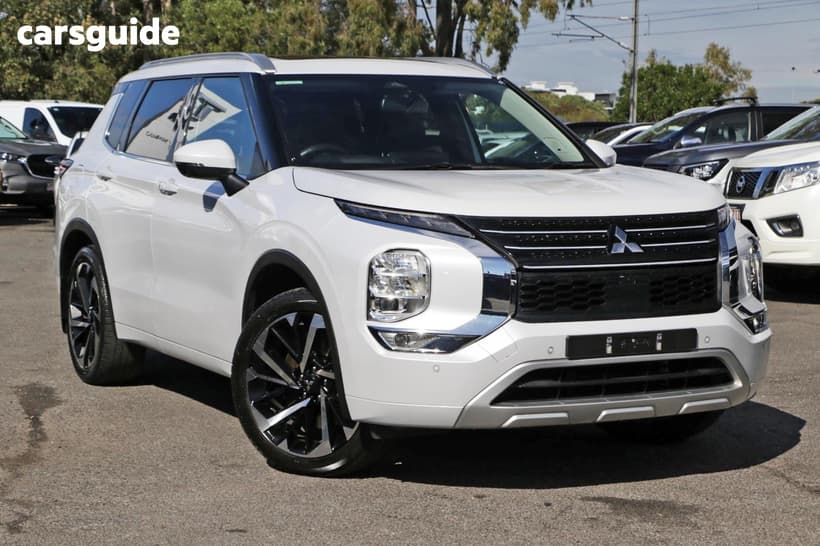 White 2023 Mitsubishi Outlander Wagon Exceed 7 Seat (Awd)