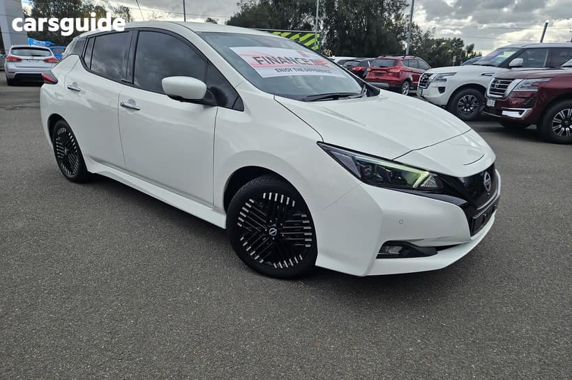 White 2022 Nissan Leaf Hatchback