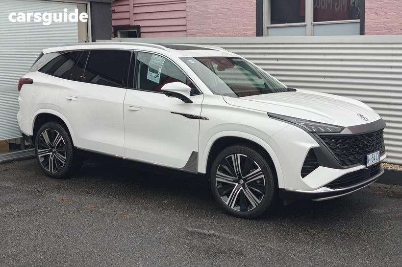 White 2026 MG Qs Wagon Essence Awd