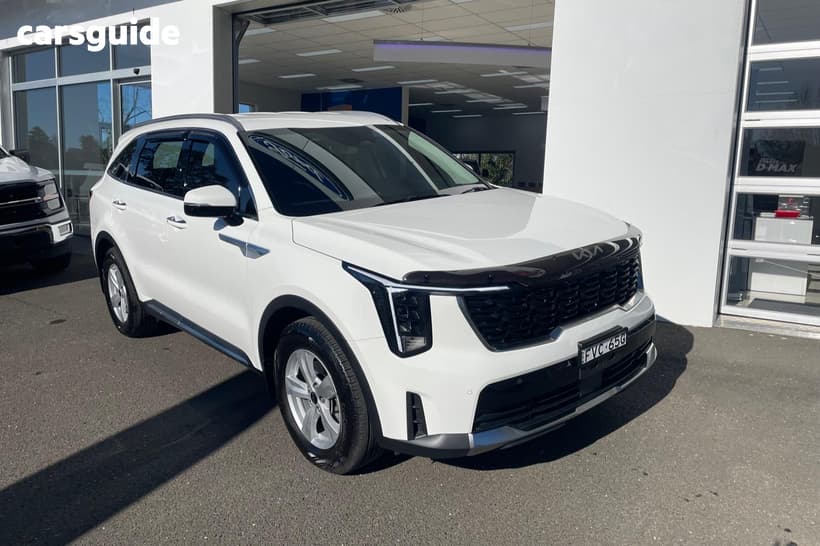 White 2024 Kia Sorento Wagon S 7 Seat
