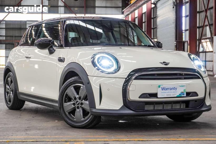 White 2022 Mini Cooper Hatchback Classic 3D Hatch