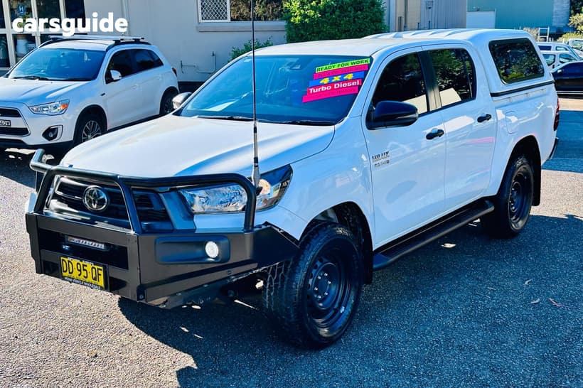 White 2022 Toyota Hilux Double Cab Pick Up Sr (4X4)