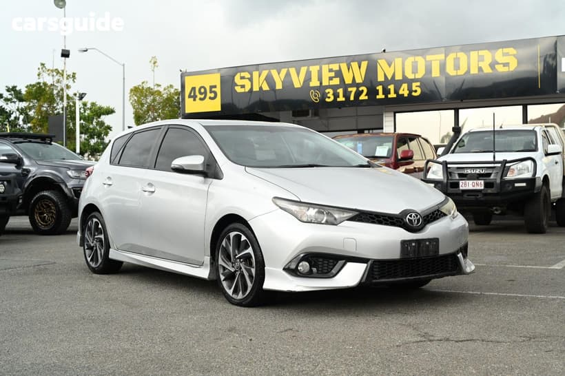 Silver 2016 Toyota Corolla Hatchback Sx