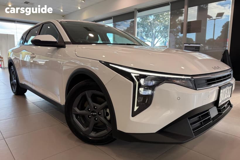 White 2025 Kia K4 Hatchback S