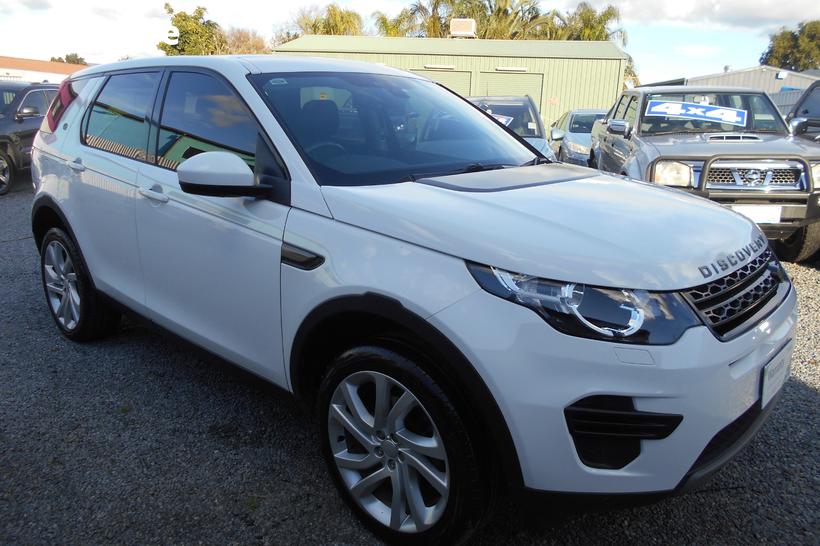 White 2018 Land Rover Discovery Wagon Td4 Se