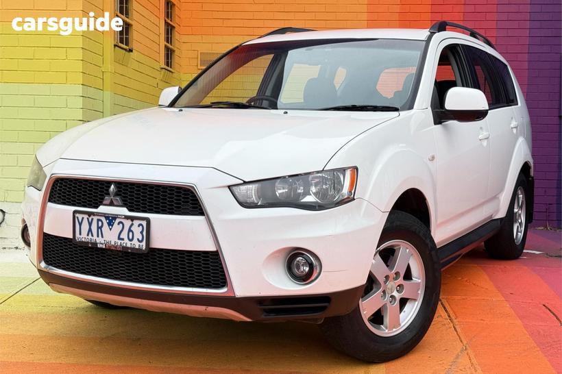 White 2012 Mitsubishi Outlander Wagon Ls