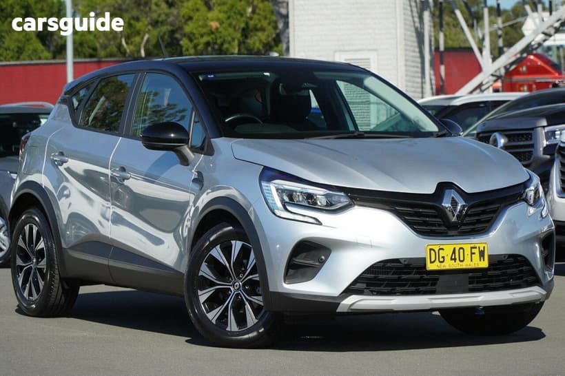 Silver 2022 Renault Captur Wagon Zen
