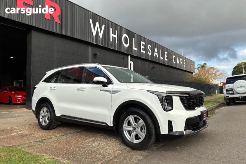 White 2024 Kia Sorento Wagon S 7 Seat