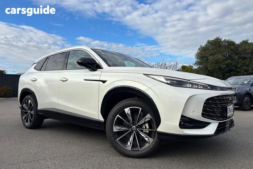 White 2025 MG HS Wagon Essence