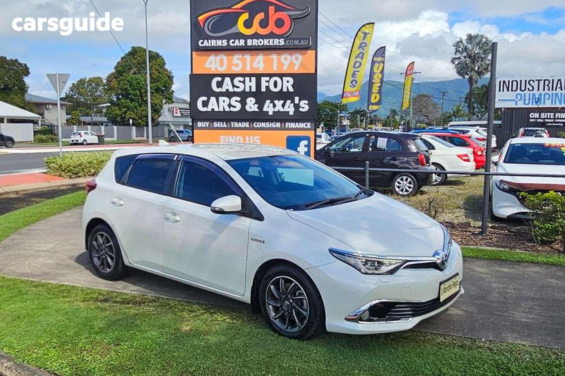 White 2017 Toyota Corolla Hatchback Hybrid