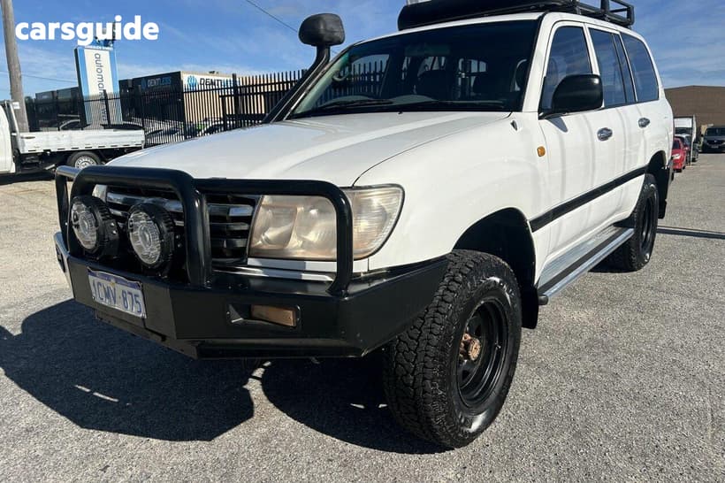 White 2006 Toyota Landcruiser SUV (4X4)