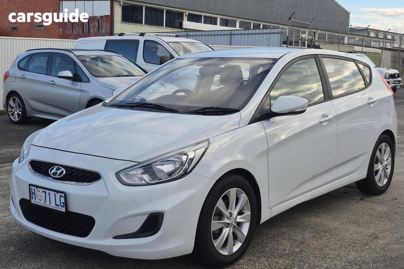 White 2018 Hyundai Accent Hatchback Sport