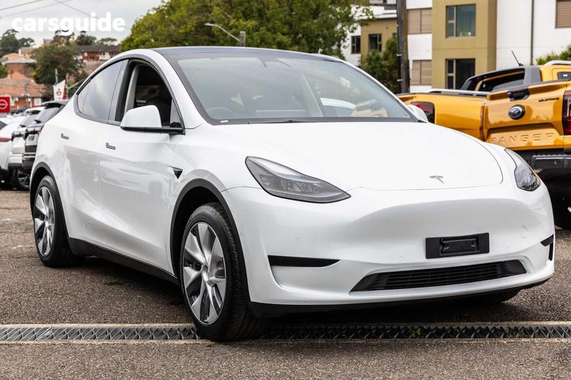 White 2023 Tesla Model Y Wagon Rear-Wheel Drive