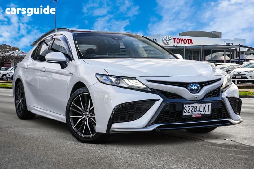 White 2021 Toyota Camry Sedan Sl Hybrid