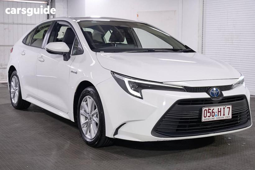 White 2023 Toyota Corolla Hatchback Zr
