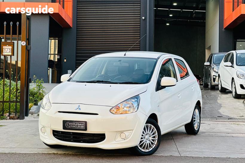 White 2014 Mitsubishi Mirage Hatchback Es