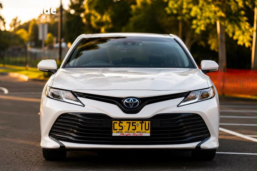 White 2019 Toyota Camry Sedan Ascent (Hybrid)