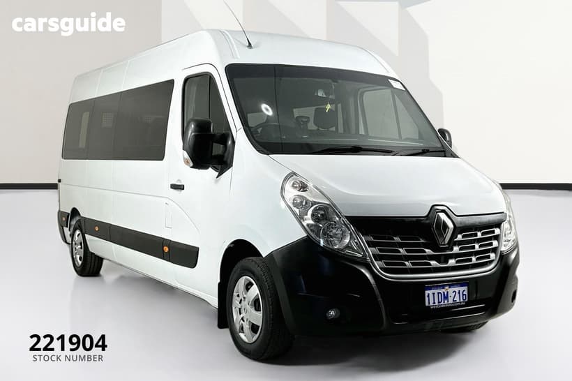 White 2018 Renault Master Bus Lwb Mid