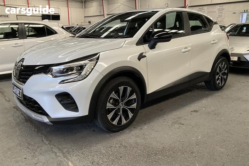 White 2022 Renault Captur Wagon Life