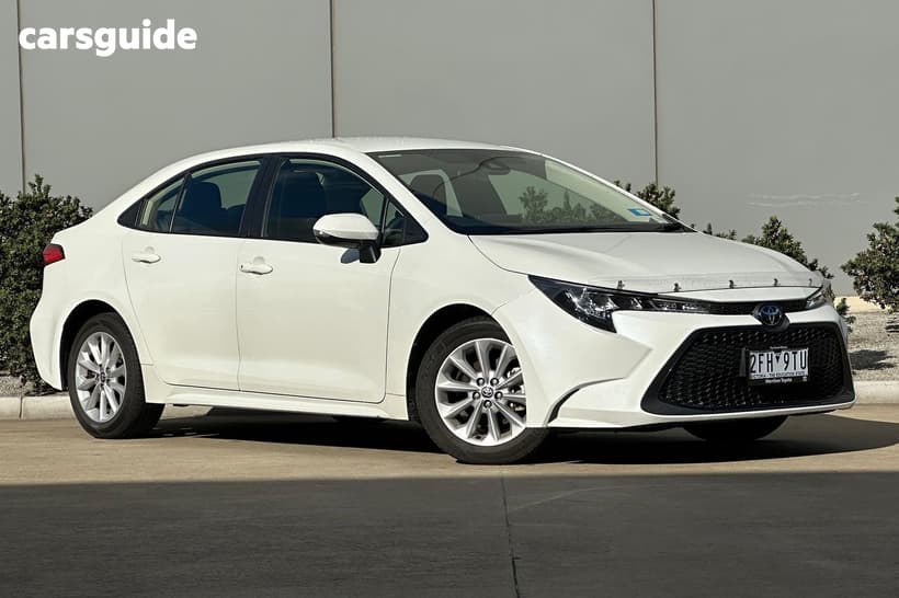 White 2020 Toyota Corolla Sedan Ascent Sport