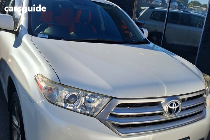 White 2011 Toyota Kluger Wagon Kx-S (Fwd)