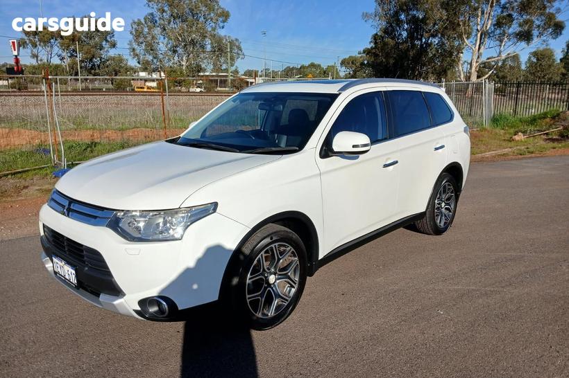 White 2015 Mitsubishi Outlander Wagon Aspire (4X4)
