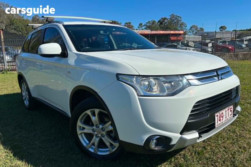 White 2014 Mitsubishi Outlander Wagon Es (4X2)