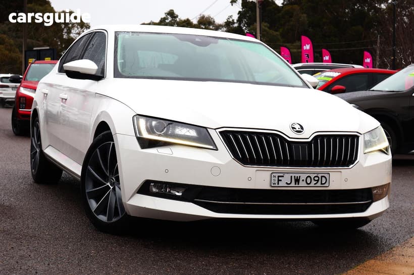 White 2018 Skoda Superb Sedan 162 Tsi