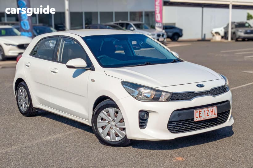 White 2017 Kia RIO Hatchback S