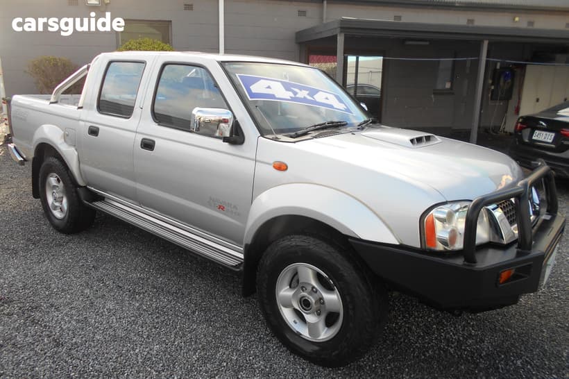 Silver 2014 Nissan Navara Dual Cab Pick-up St-R (4X4)