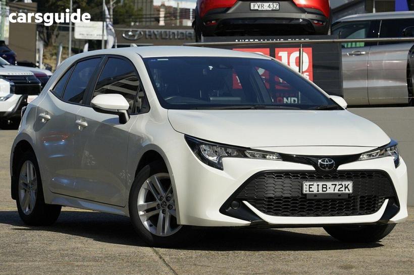 White 2019 Toyota Corolla Hatchback Ascent Sport + Tr Kit