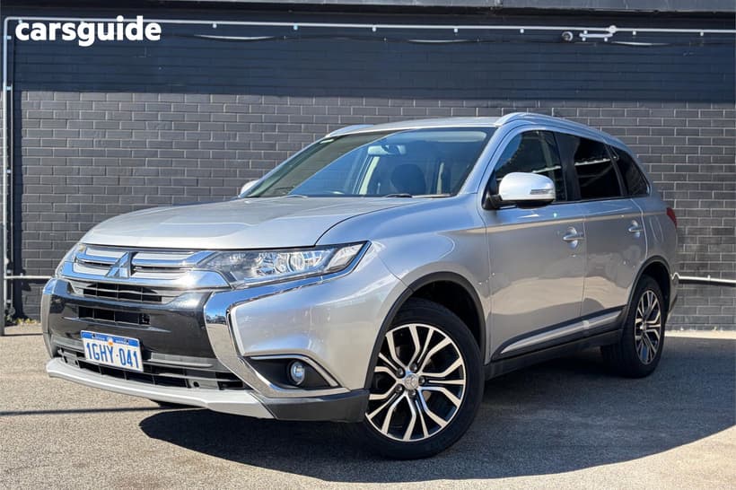 Silver 2017 Mitsubishi Outlander Wagon Ls (4X4)