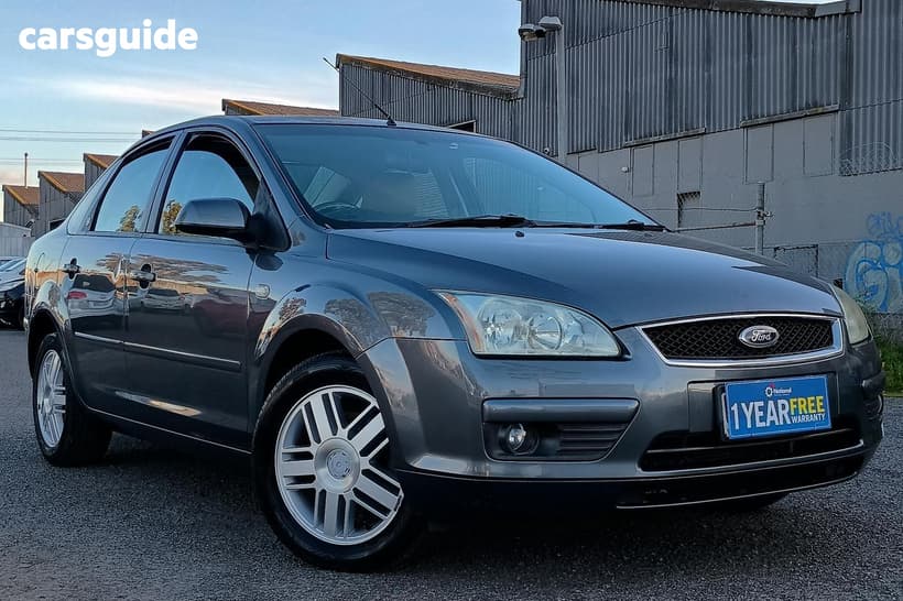 Grey 2006 Ford Focus Sedan Ghia