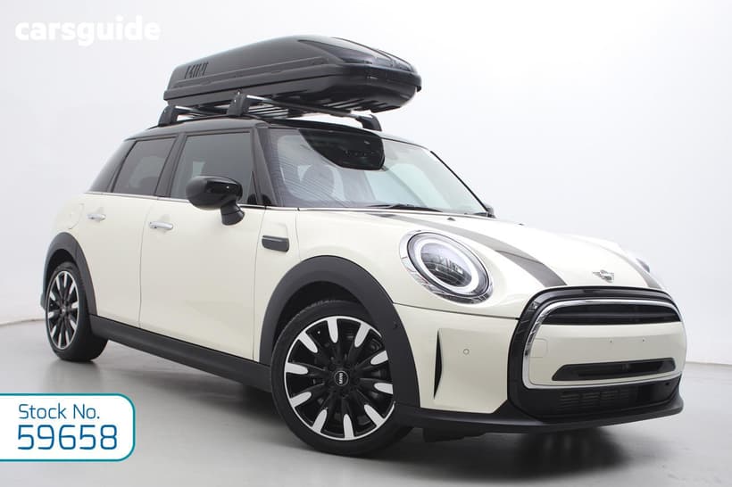 White 2022 Mini Cooper Hatchback Classic Plus 5D Hatch