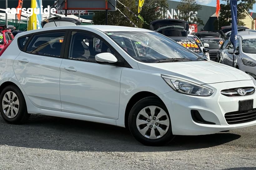 White 2015 Hyundai Accent Hatchback Active