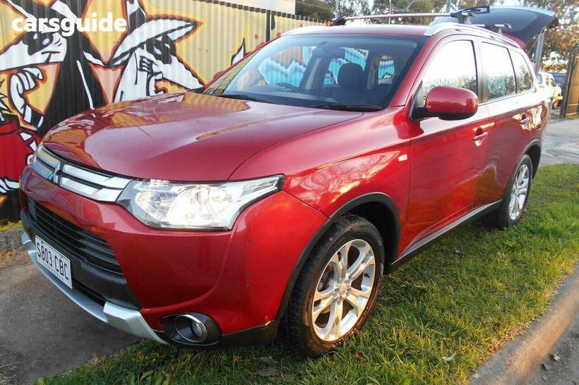 Red 2013 Mitsubishi Outlander Wagon Es (4X4)