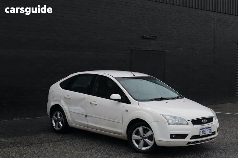 White 2006 Ford Focus Hatchback Lx