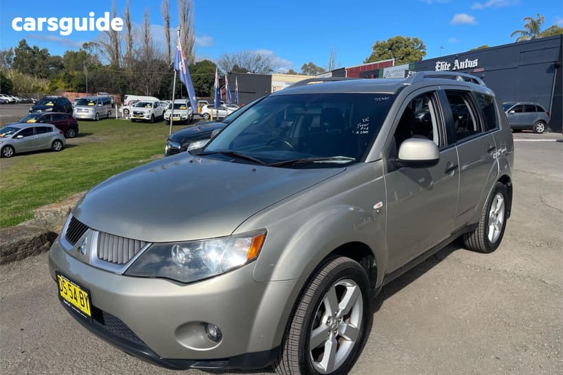 Beige 2008 Mitsubishi Outlander Wagon Vr (7 Seat)