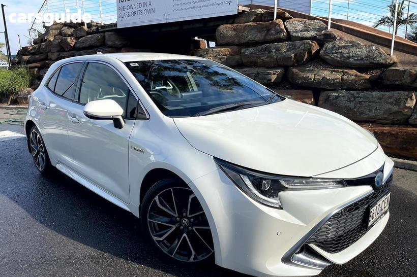 White 2020 Toyota Corolla Hatchback Zr (Hybrid)