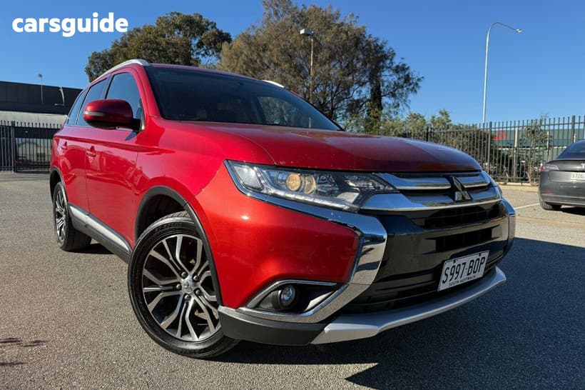 Red 2015 Mitsubishi Outlander Wagon Ls (4X4)