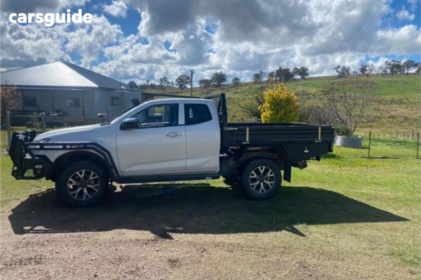 White 2024 Isuzu D-MAX Space Cab Utility Ls-U (4X4)