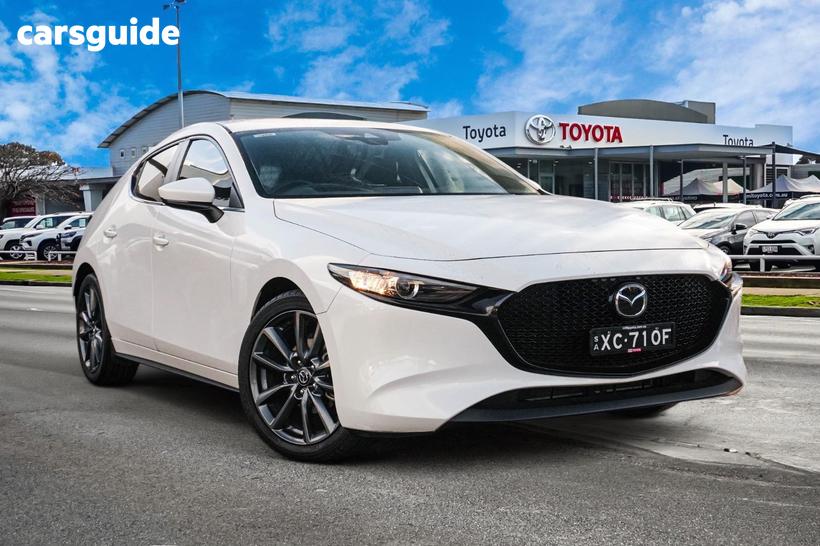 White 2022 Mazda 3 Hatchback G20 Evolve Vision
