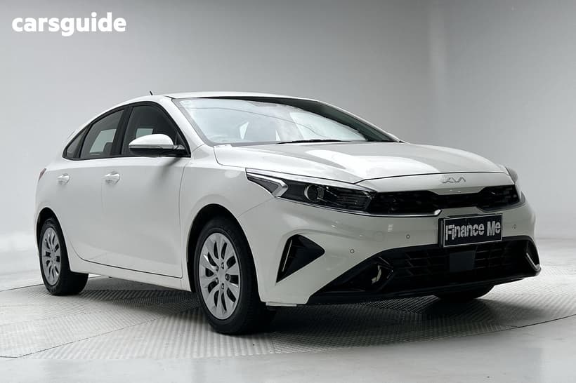 White 2023 Kia Cerato Hatchback S